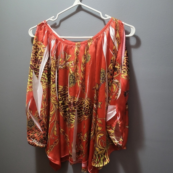 Suzy Shier Short Batwing Cold Shoulder Top S - Picture 2 of 6